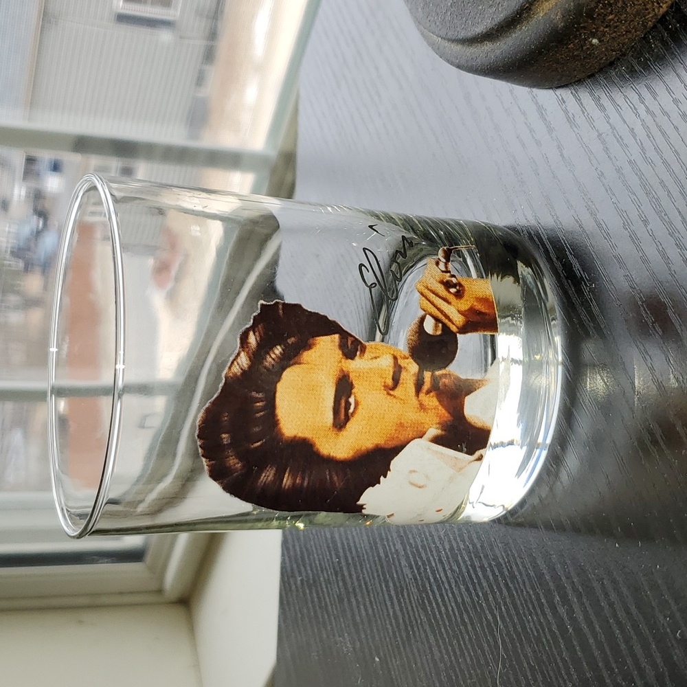 ELVIS PRESLEY GLASS